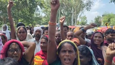 स्कूल की मांग को लेकर NH-319 जाम, बसावनपुर के ग्रामीणों का प्रदर्शन; मंत्री जमा खान के खिलाफ नारेबाजी