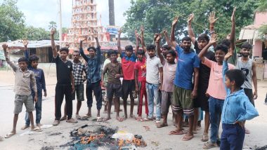 मोतिहारी : जर्जर बिजली तार से परेशान ग्रामीणों ने सड़क जाम कर जताया विरोध, टायर जलाकर किया प्रदर्शन